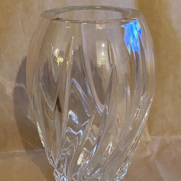 Marquis by Waterford Crystal Wyndmere Bud Vase - Picture 4 of 9
